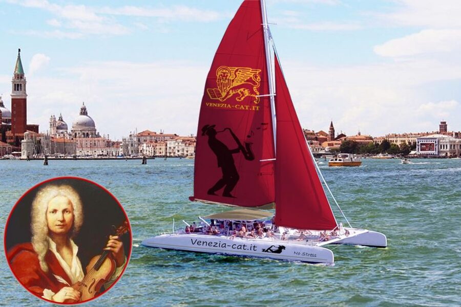 Venice: Golden Hour Cruise with Classical Music & Cocktail - Along the Canale della Giudecca