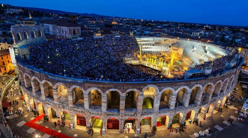 Verona: Arena di Verona Opera Ticket - The walking tour before the opera