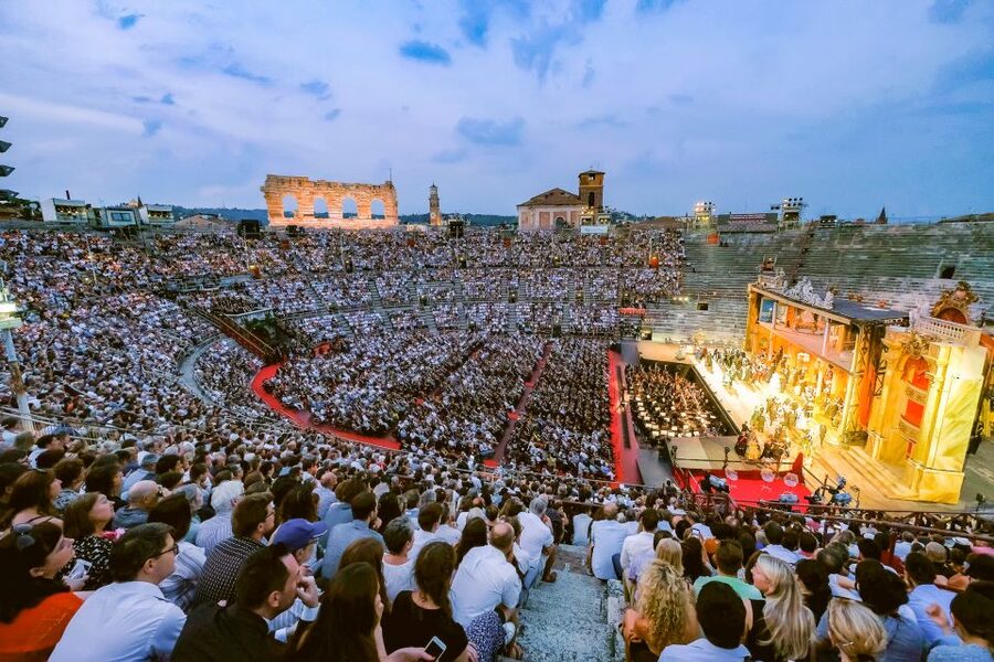 Verona: Arena di Verona Opera Ticket - Picking up your ticket at gate 7