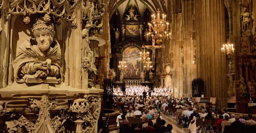 Vienna: Classical Concert at St. Stephen's Cathedral - Arriving at Stephansplatz