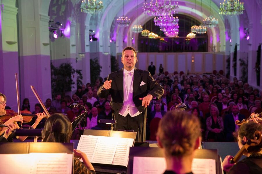 Vienna: Dinner & Concert at Schönbrunn Palace - Mozart, Strauss, and two opera voices
