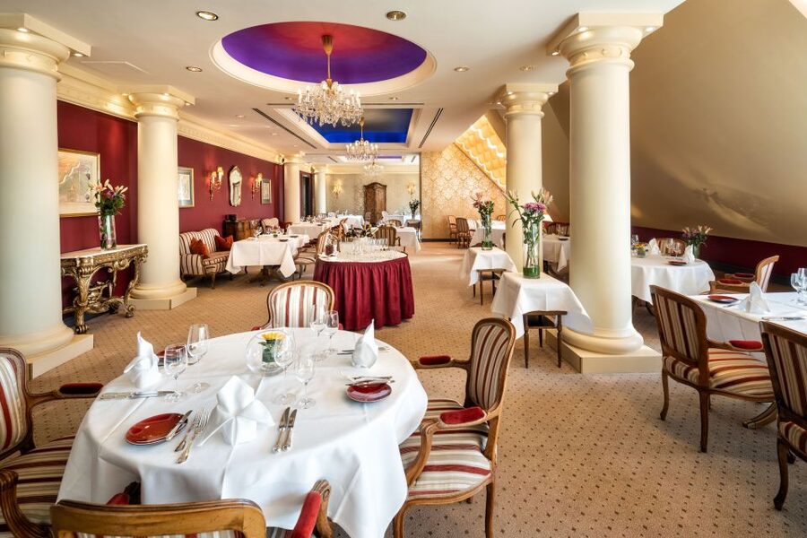 Vienna: Mozart Concert and Austrian Delights Dinner - Walking from the hotel to Musikverein