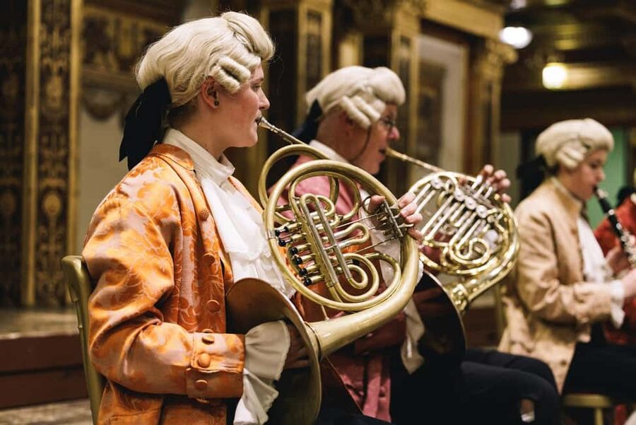 Vienna: Mozart Concert at the Vienna State Opera - The Strauss finish: Blue Danube and Radetzky March