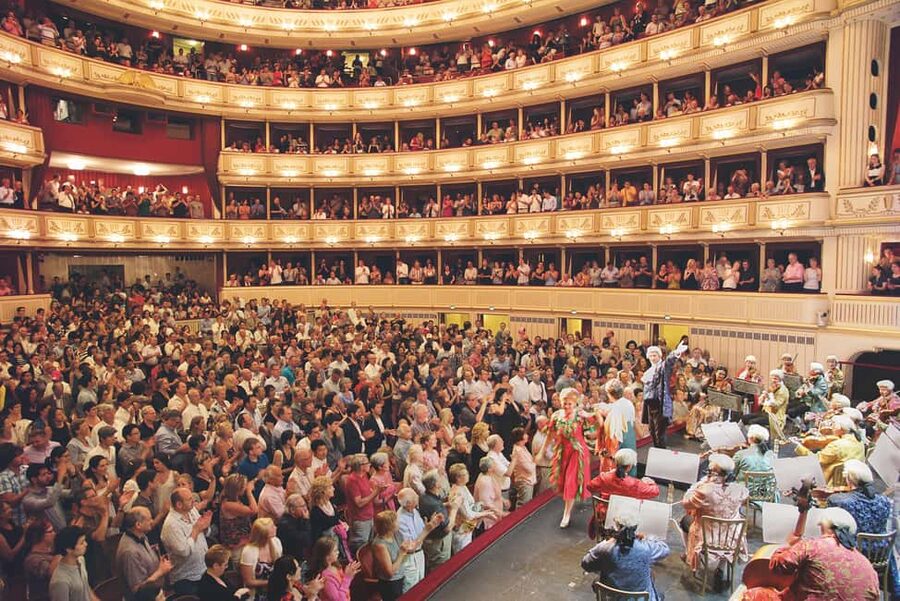 Vienna: Mozart Concert at the Vienna State Opera - The opening: Mozart’s familiar orchestral music