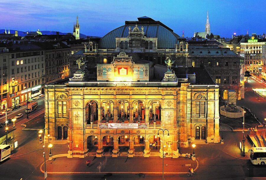 Vienna: Mozart Concert with Dinner and Carriage Ride - The Mozart-costumed guide keeps the evening together