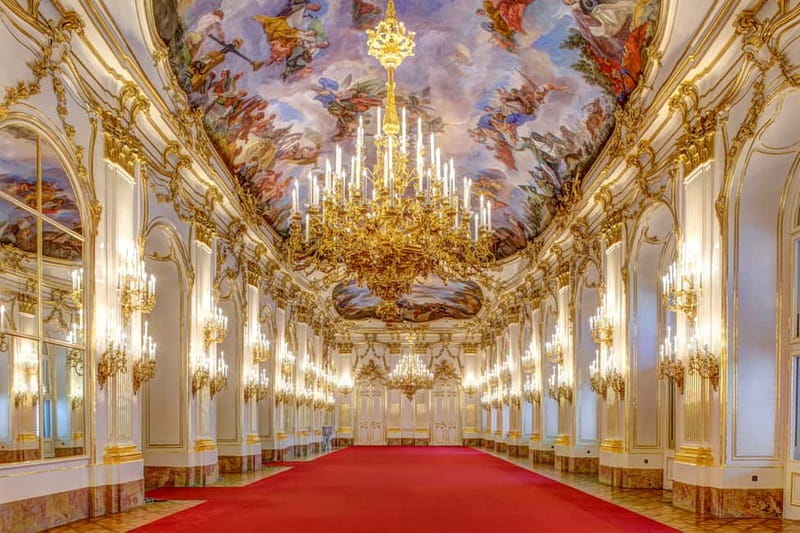 Vienna: Schönbrunn Palace Evening Tour, Dinner and Concert - Dinner near the palace, with a fixed Austrian menu