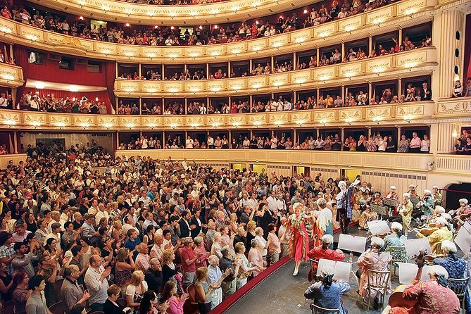 Vienna State Opera House Mozart Concert in Historical Costumes - What this Mozart concert actually is