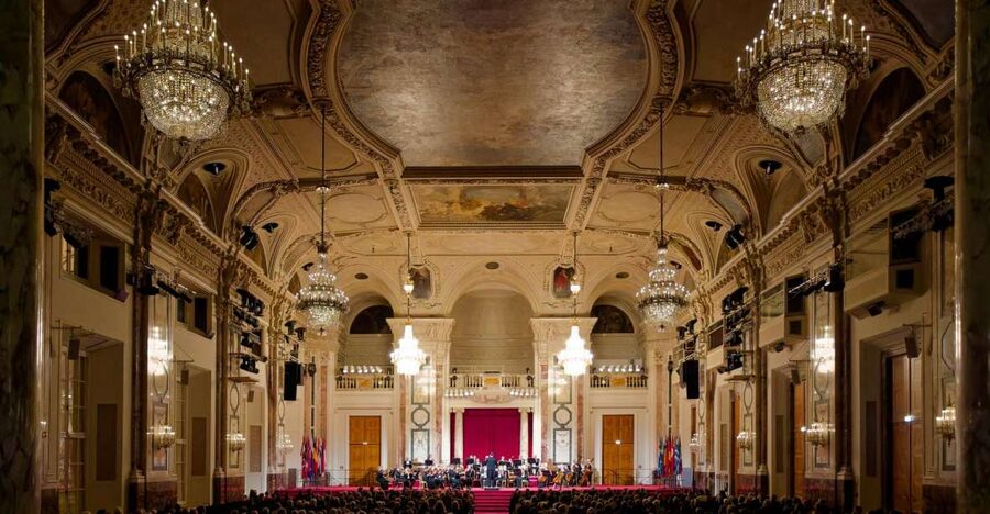 Vienna: Strauss and Mozart Concert at Hofburg Palace - Mozart brings opera into the room
