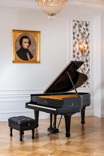 Warsaw: Guided Walking Tour with a Private Chopin Concert - Walking Warsaw’s Royal Route for 90 minutes