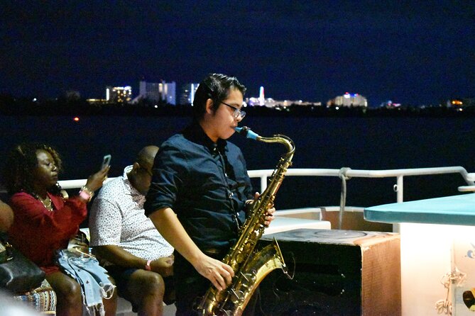 Your Romantic Dinner in Cancun, includes national open bar and live music - National drinks and the open bar